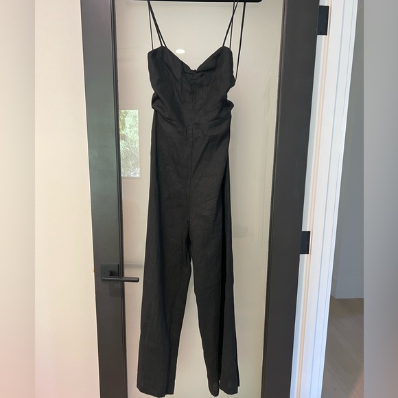 Reformation Oregano Linen Wide Leg
Jumpsuit in Black Size 4 - Picture 5 of 13
